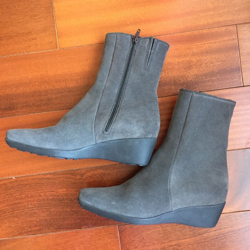 La Canadienne Waterproof Genuine Suede Leather Wedge Gray Ankle Boots Size 9.5 M